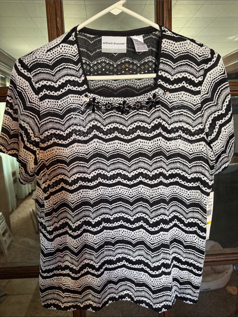 Alfred Dunner Port Antonio Black White Chevron Crochet Beaded Top Petite Medium